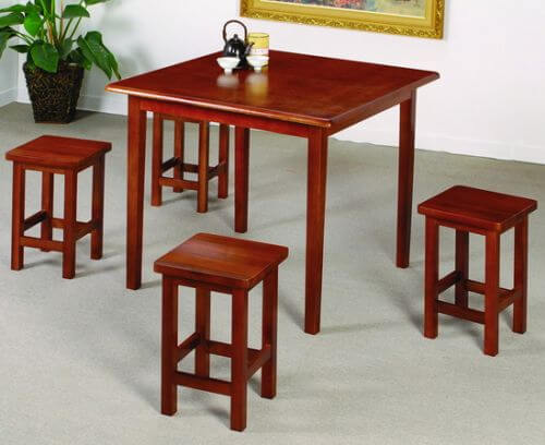 開餐廳用的桌椅